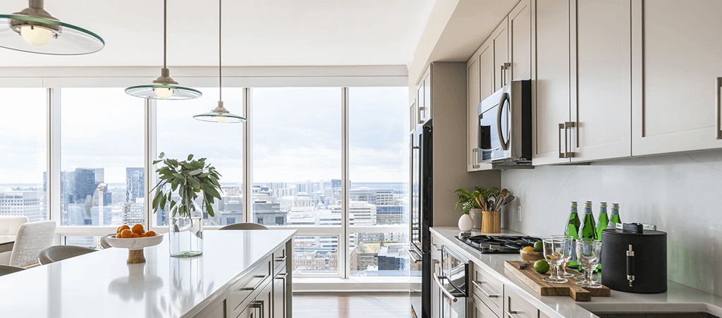 Read more about the article Penthouse Pied a Terre with City Views