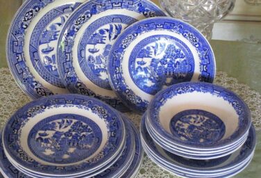 How to Use Vintage Plates: Eco-Friendly Tips for Sourcing, Mixing, and Styling Your Table