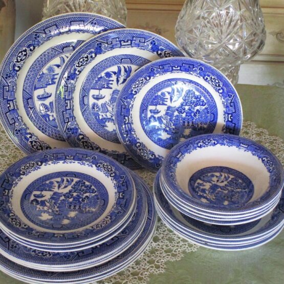 How to Use Vintage Plates: Eco-Friendly Tips for Sourcing, Mixing, and Styling Your Table