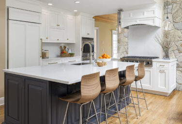 Gas vs. Induction Cooktops: A Designer’s Guide to Choosing the Right Range