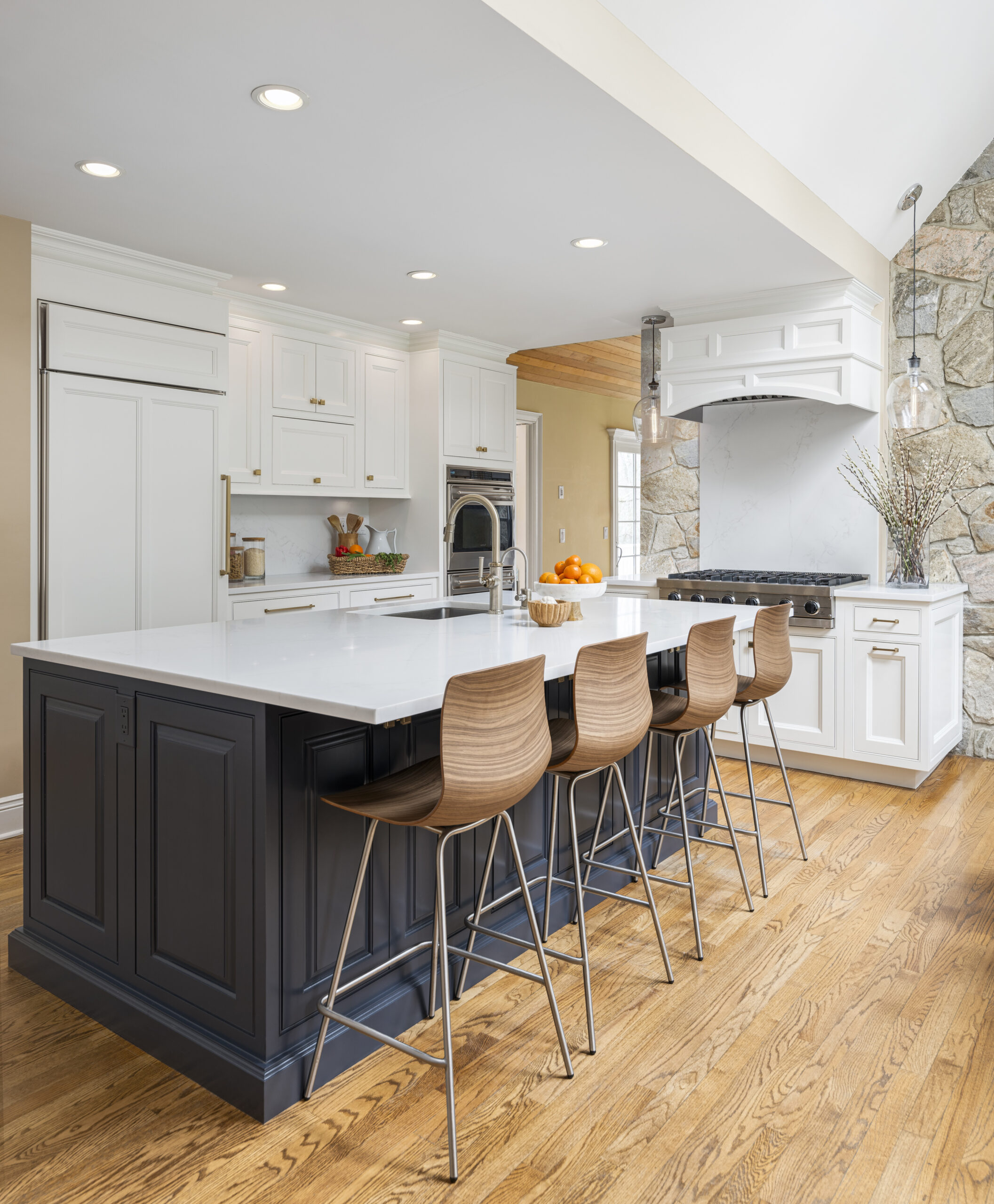 Gas vs. Induction Cooktops: A Designer’s Guide to Choosing the Right Range